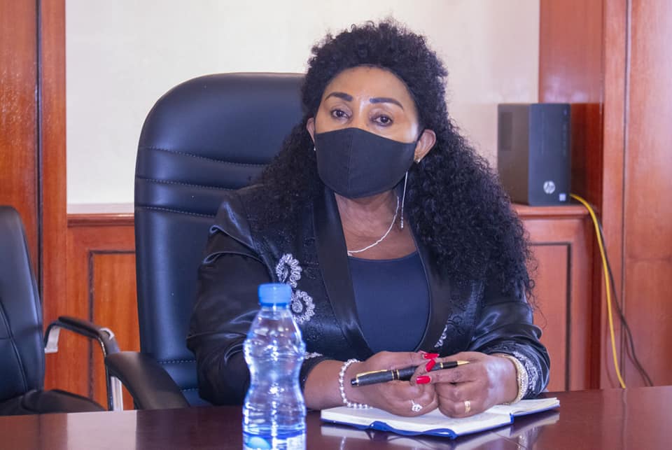 Ministre Délégué, Madame Justine Libimbi épouse Mihindou.