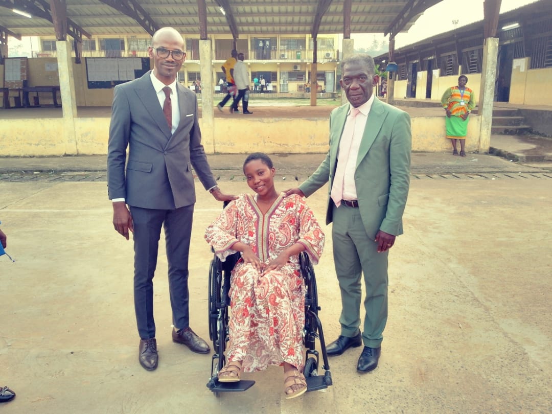 Mademoiselle MINDOBO Déborah est désormais détentrice d'un fauteuil roulant.